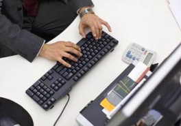 Настройка компьютера - фото с сайта Тастак товары для мебели